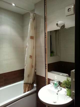 Хостелы Elegance Hostel and Guesthouse София Двухместный номер с 1 кроватью, кондиционером и общей ванной комнатой-9
