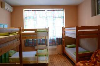 Хостелы Elegance Hostel and Guesthouse София Кровать в общем 6-местном номере для мужчин и женщин-3
