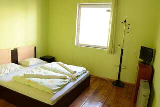 Хостелы Elegance Hostel and Guesthouse София Двухместный номер «Комфорт» с общей ванной комнатой - Дополнительное здание-2