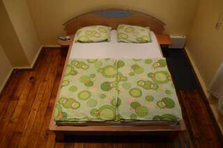 Хостелы Elegance Hostel and Guesthouse София Двухместный номер «Комфорт» с общей ванной комнатой - Дополнительное здание-7